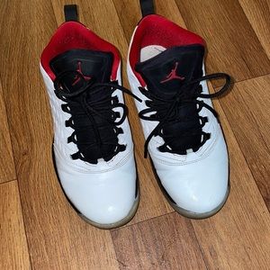 Boys size 6y jordan’s